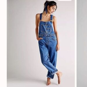 FREE PEOPLE WOMENS ZIGGY DENIM JEAN OVERALLS SIZE SMALL BAGGY WE THE FREE BLUE